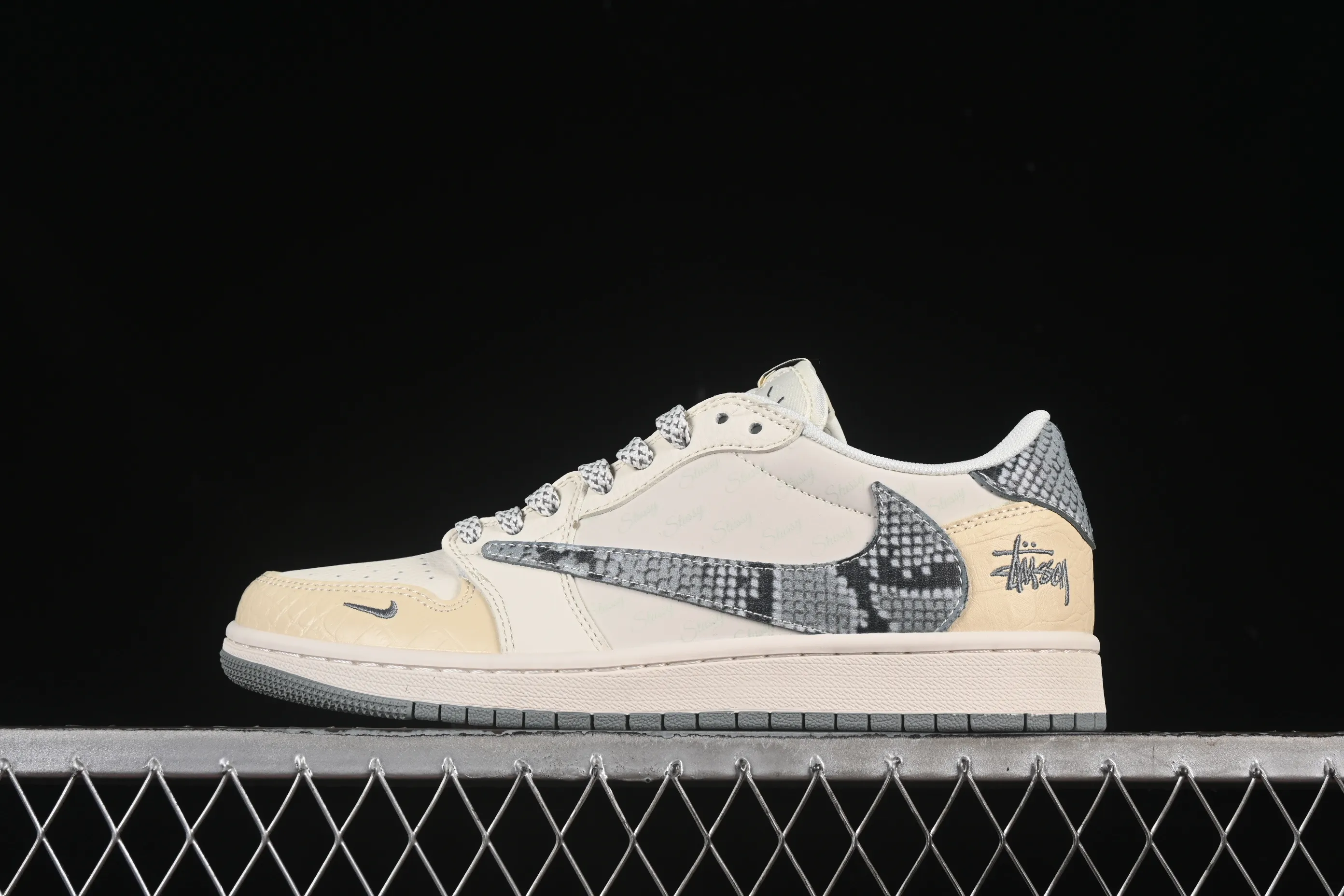 All Categories Air Jordan Jordan Series Basketball Shoes Air Jordan 1 Low High-end Customized Low-top Shoes Travis Scott x Fragment Design x Air Jordan 1 Low OG SP AJ1 Joe 1 Stussi Joint Gray-yellow Snake Print Low-top Cultural Casual Shoes XS7089-621